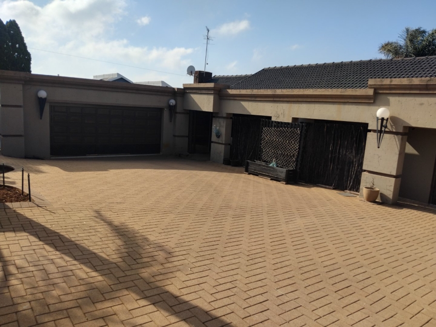 3 Bedroom Property for Sale in Dawnview Gauteng