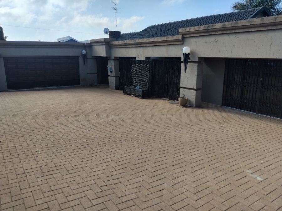 3 Bedroom Property for Sale in Dawnview Gauteng