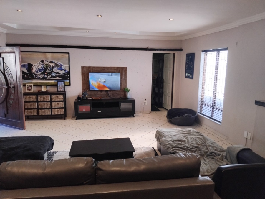 3 Bedroom Property for Sale in Dawnview Gauteng
