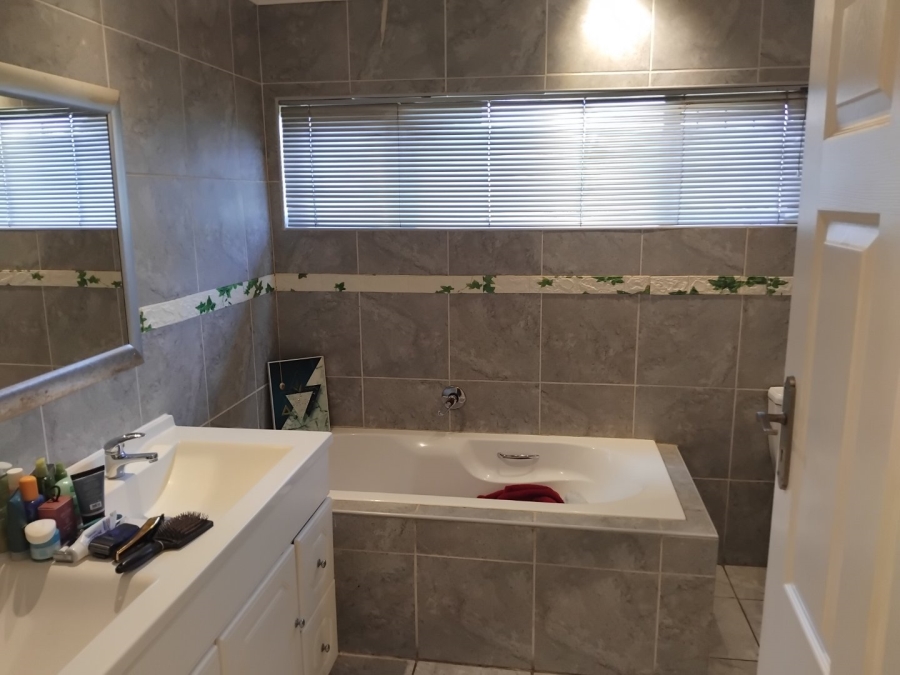 3 Bedroom Property for Sale in Dawnview Gauteng
