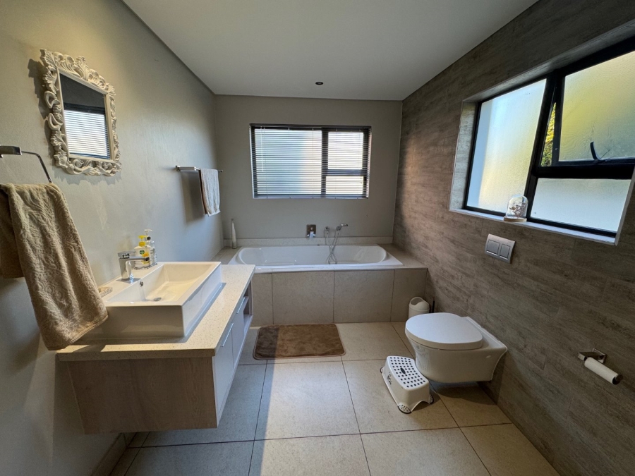 3 Bedroom Property for Sale in Midstream Ridge Gauteng