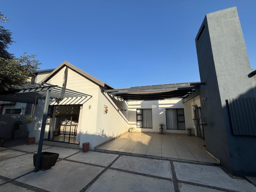 3 Bedroom Property for Sale in Midstream Ridge Gauteng