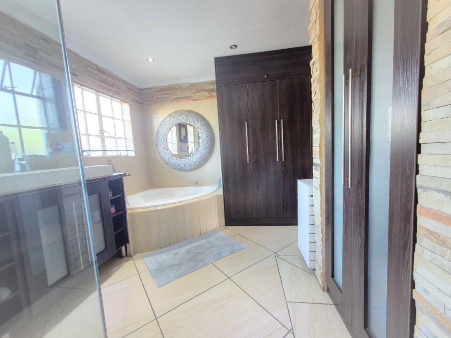 3 Bedroom Property for Sale in Vanderbijlpark SW 5 Gauteng