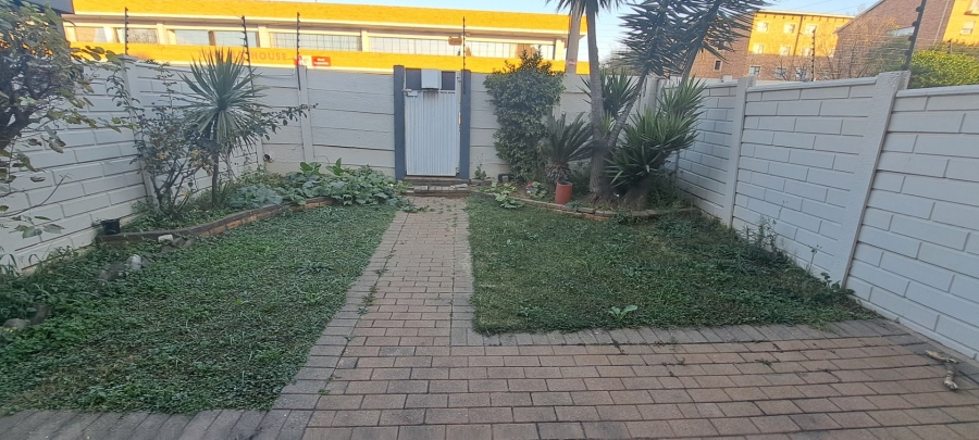To Let 2 Bedroom Property for Rent in Edenvale Central Gauteng
