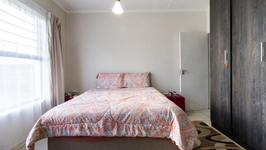 3 Bedroom Property for Sale in Oakdene Gauteng