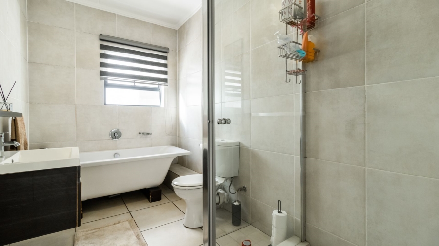 3 Bedroom Property for Sale in Oakdene Gauteng