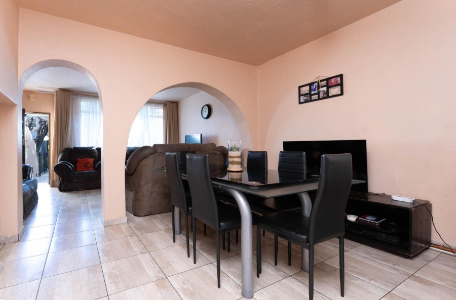 To Let 3 Bedroom Property for Rent in Florida Gauteng