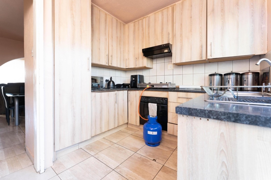 To Let 3 Bedroom Property for Rent in Florida Gauteng