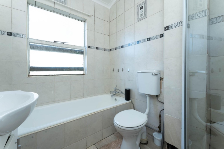 To Let 3 Bedroom Property for Rent in Florida Gauteng