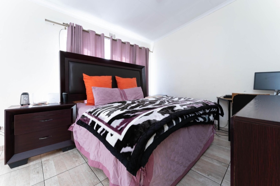 To Let 3 Bedroom Property for Rent in Florida Gauteng