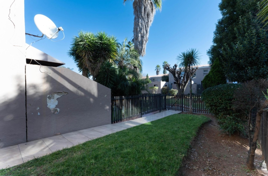 To Let 3 Bedroom Property for Rent in Florida Gauteng