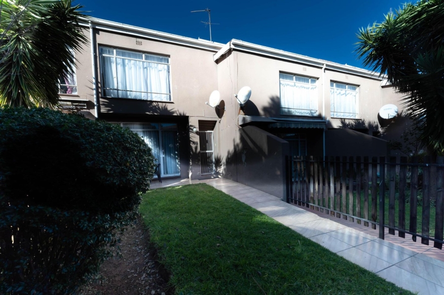 To Let 3 Bedroom Property for Rent in Florida Gauteng