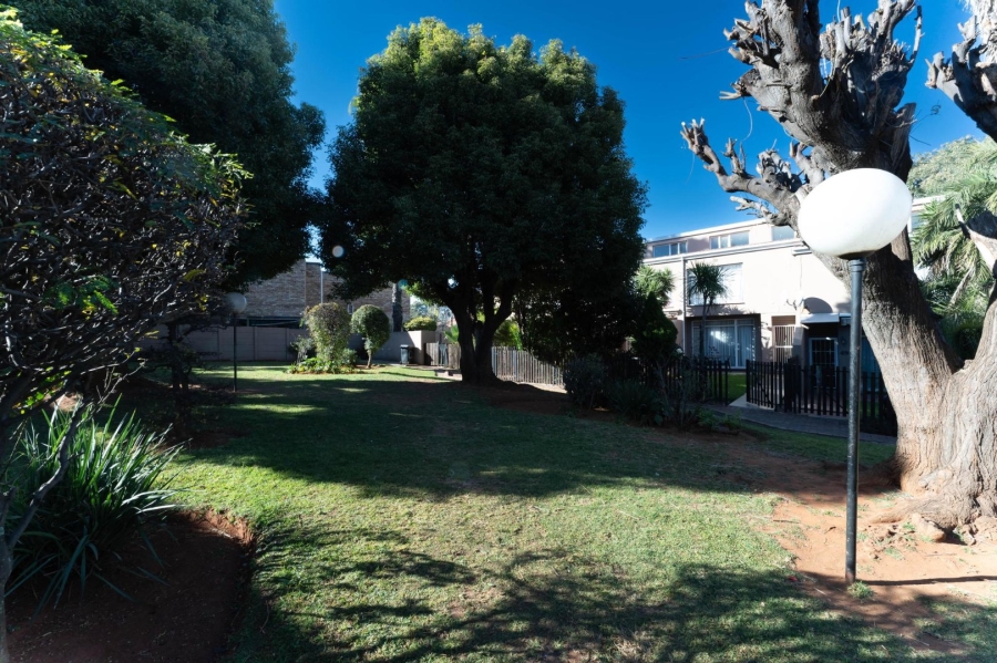 To Let 3 Bedroom Property for Rent in Florida Gauteng