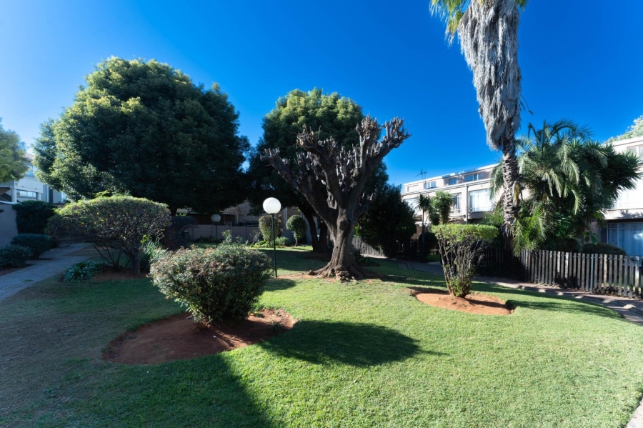 To Let 3 Bedroom Property for Rent in Florida Gauteng