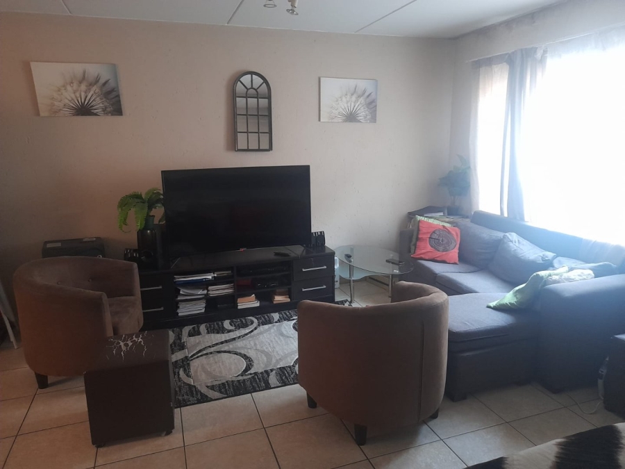1 Bedroom Property for Sale in Klippoortje Gauteng