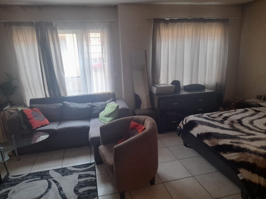 1 Bedroom Property for Sale in Klippoortje Gauteng