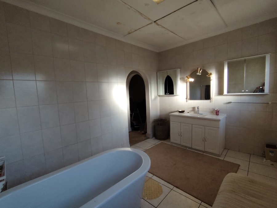 4 Bedroom Property for Sale in Parkdene Gauteng