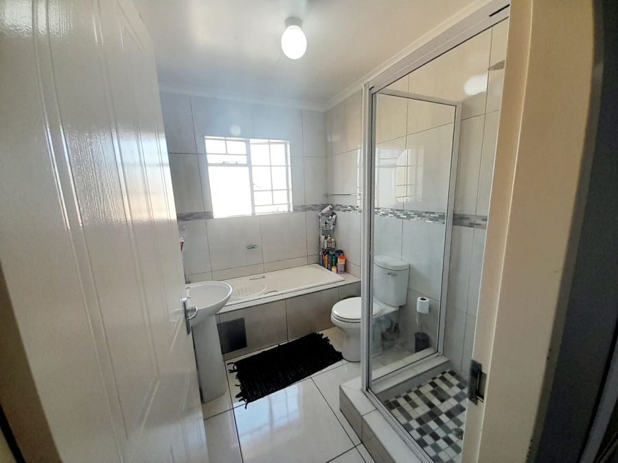 2 Bedroom Property for Sale in Meredale Gauteng
