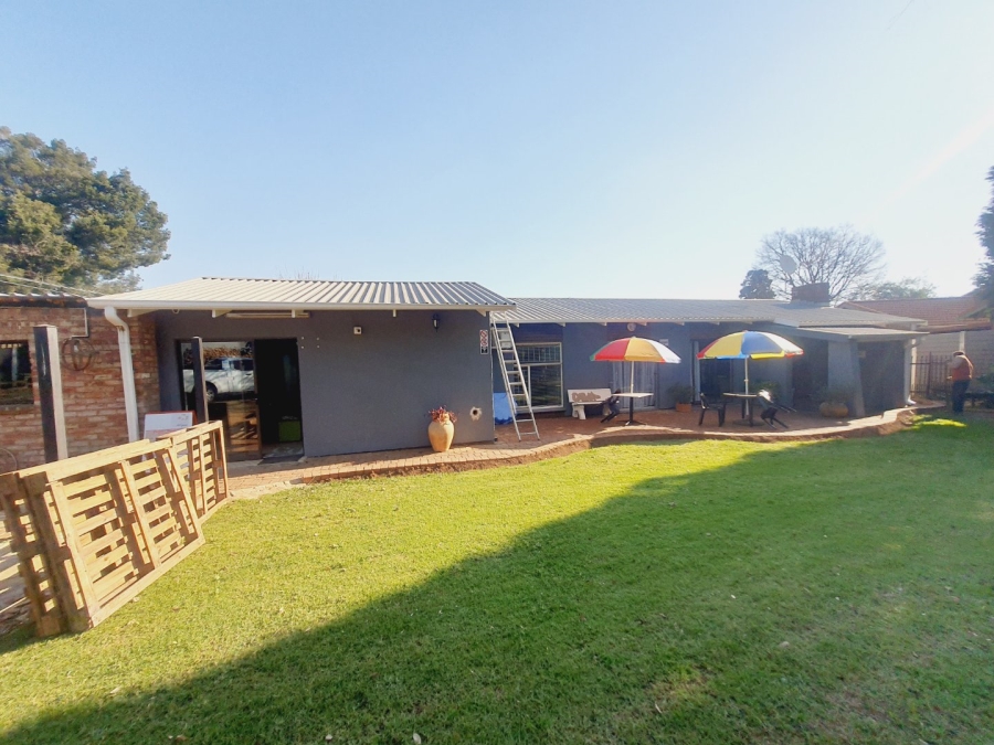 5 Bedroom Property for Sale in Elardus Park Gauteng