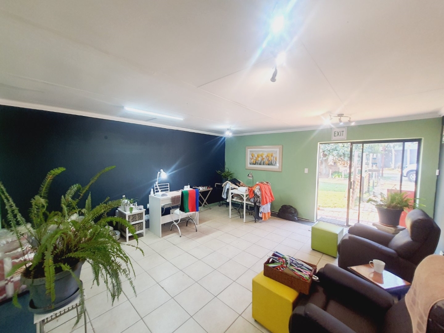 5 Bedroom Property for Sale in Elardus Park Gauteng