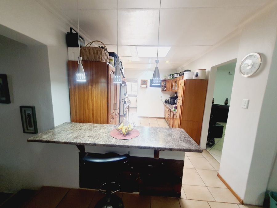 5 Bedroom Property for Sale in Elardus Park Gauteng
