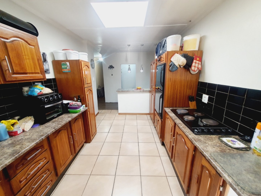 5 Bedroom Property for Sale in Elardus Park Gauteng