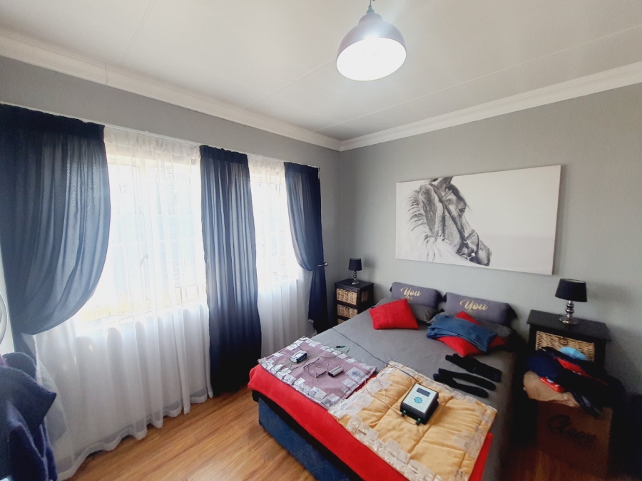 5 Bedroom Property for Sale in Elardus Park Gauteng