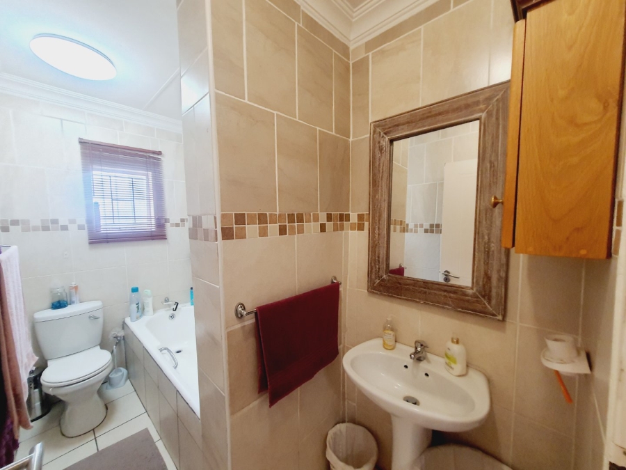 5 Bedroom Property for Sale in Elardus Park Gauteng