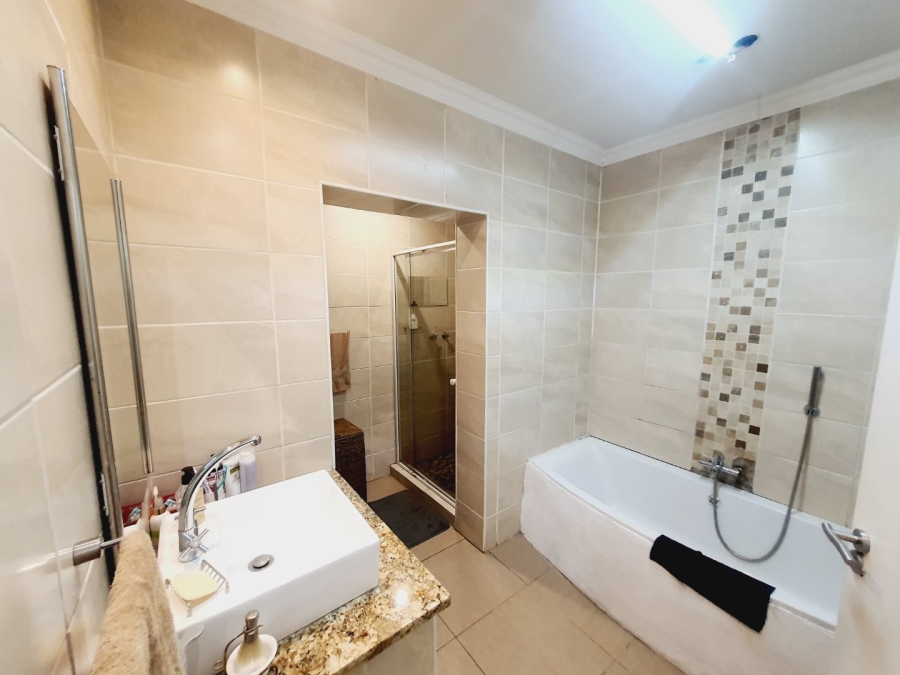 5 Bedroom Property for Sale in Elardus Park Gauteng