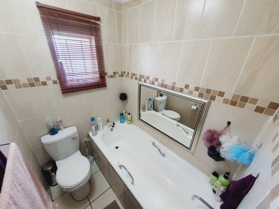 5 Bedroom Property for Sale in Elardus Park Gauteng