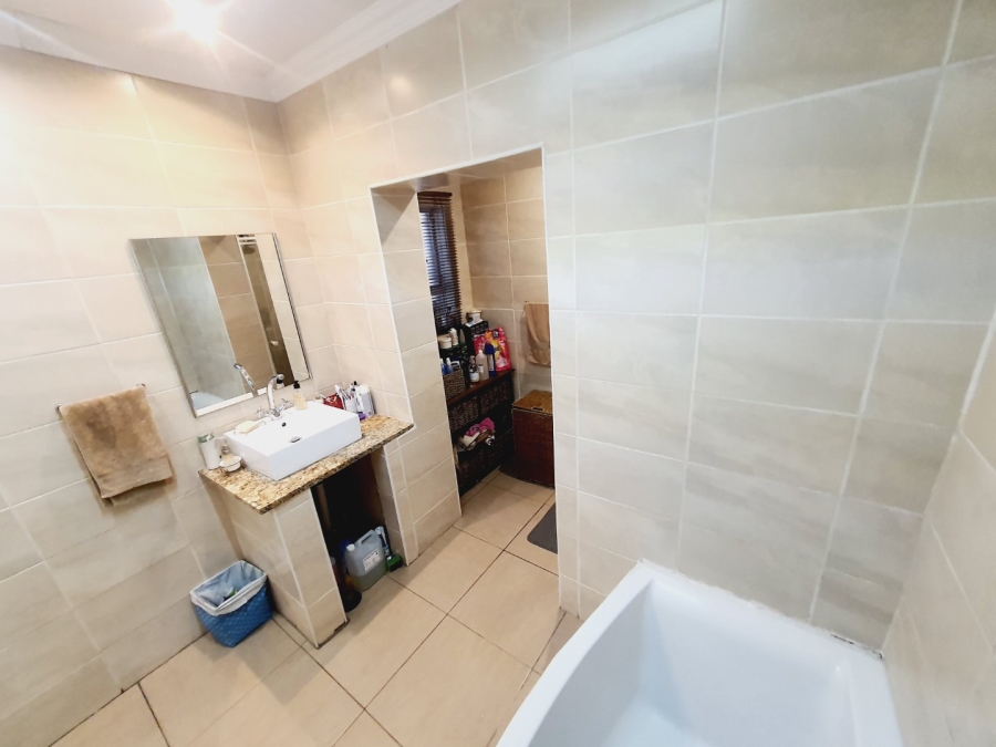 5 Bedroom Property for Sale in Elardus Park Gauteng