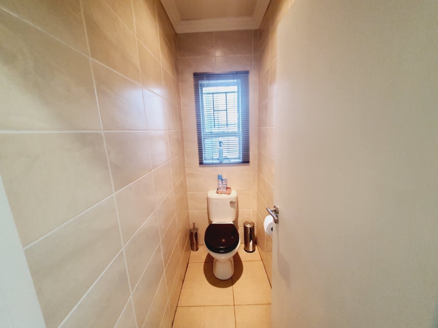 5 Bedroom Property for Sale in Elardus Park Gauteng