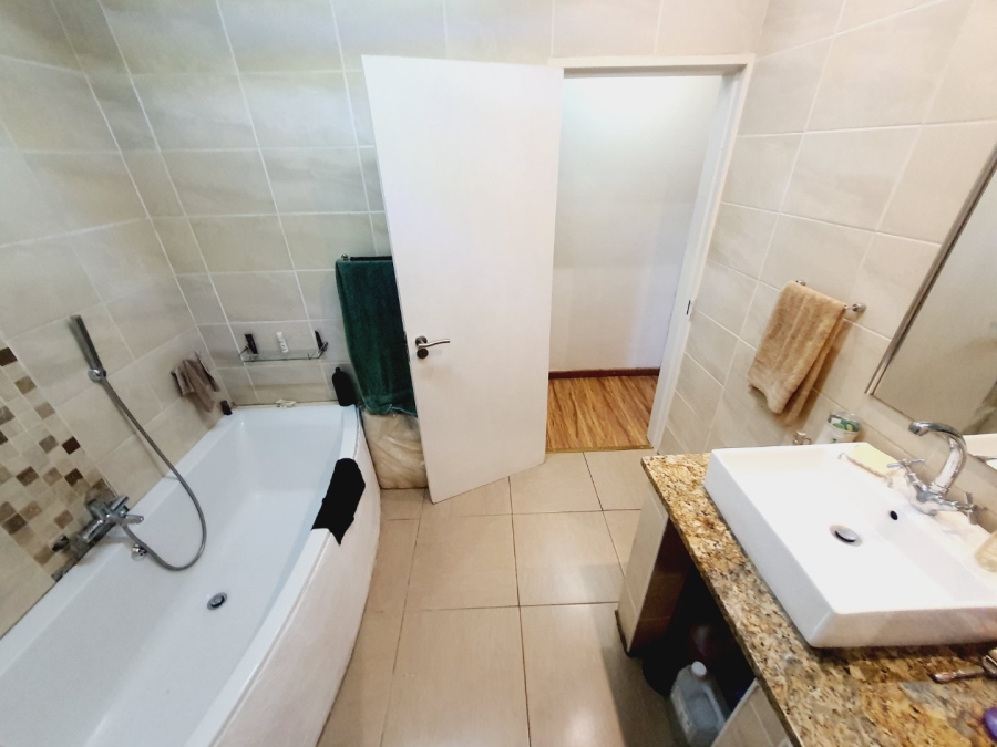 5 Bedroom Property for Sale in Elardus Park Gauteng