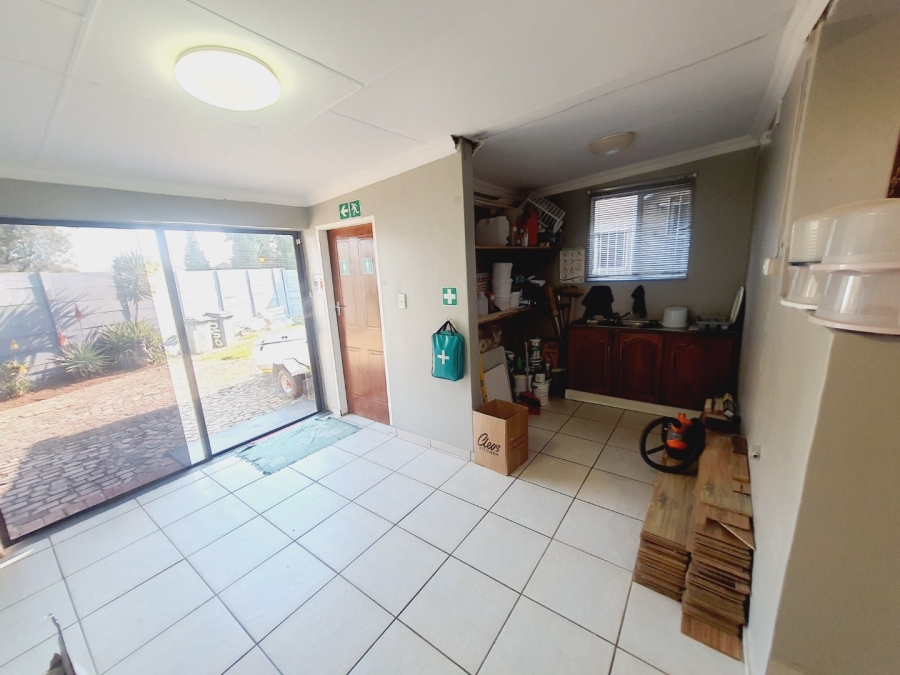 5 Bedroom Property for Sale in Elardus Park Gauteng