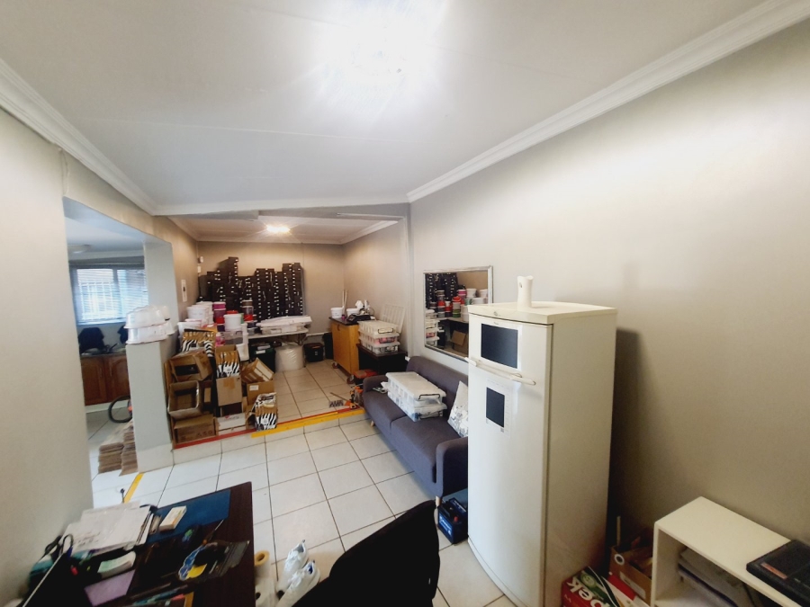5 Bedroom Property for Sale in Elardus Park Gauteng