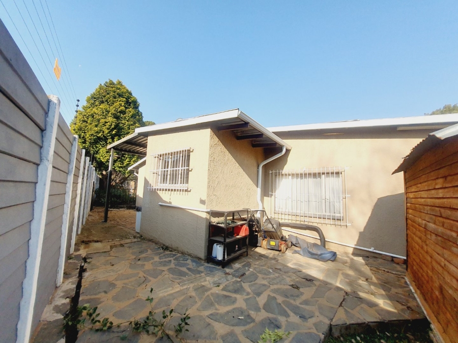 5 Bedroom Property for Sale in Elardus Park Gauteng