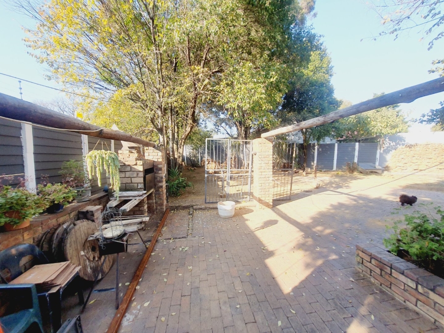 5 Bedroom Property for Sale in Elardus Park Gauteng