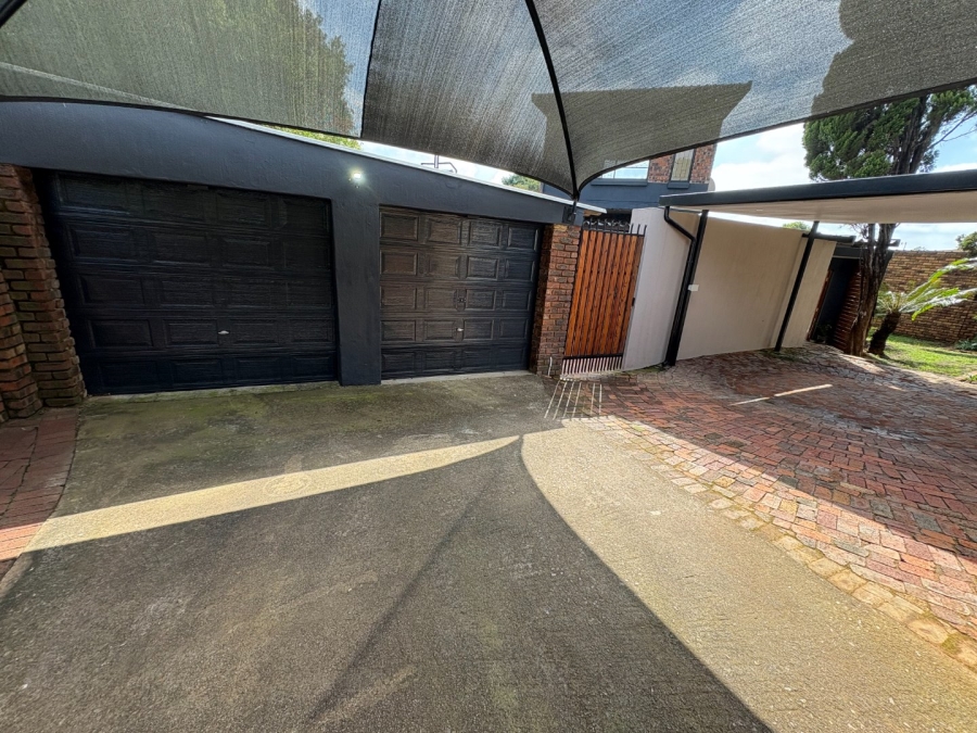4 Bedroom Property for Sale in Garsfontein Gauteng