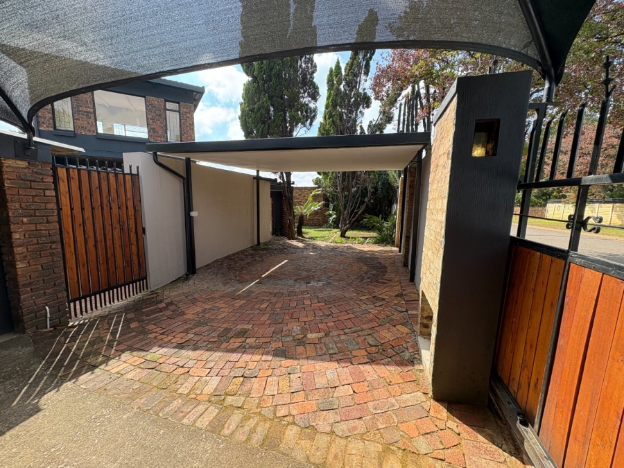 4 Bedroom Property for Sale in Garsfontein Gauteng