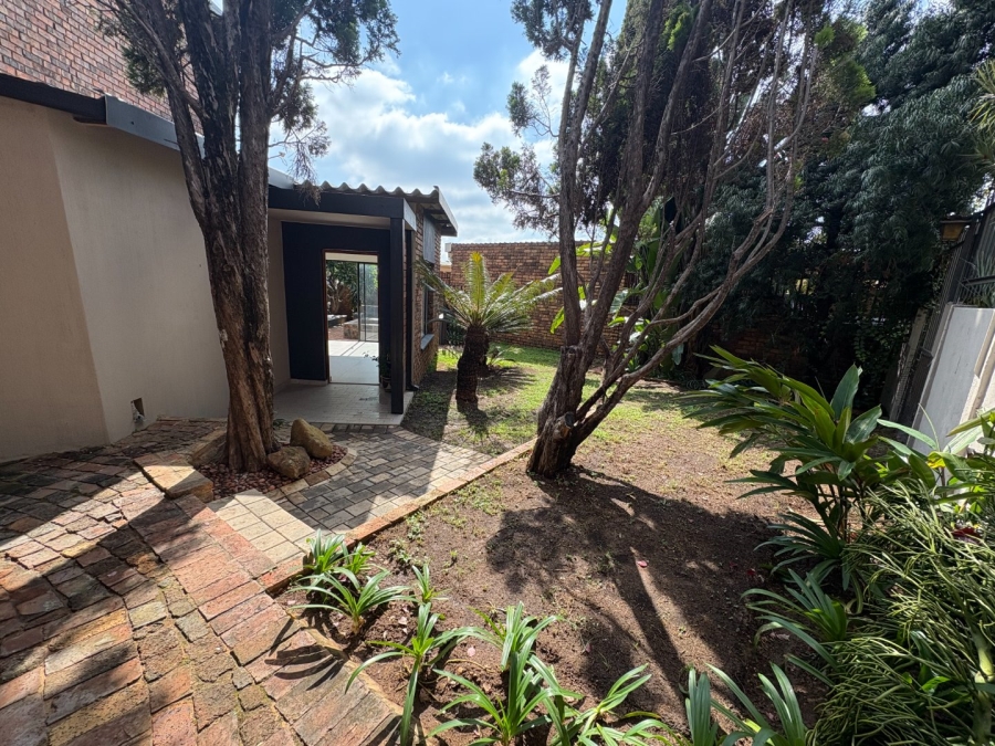 4 Bedroom Property for Sale in Garsfontein Gauteng