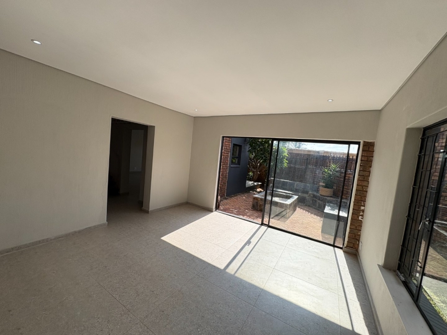 4 Bedroom Property for Sale in Garsfontein Gauteng