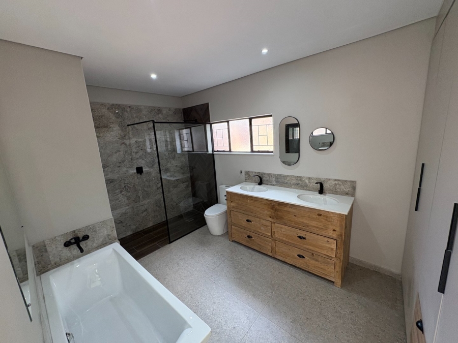 4 Bedroom Property for Sale in Garsfontein Gauteng