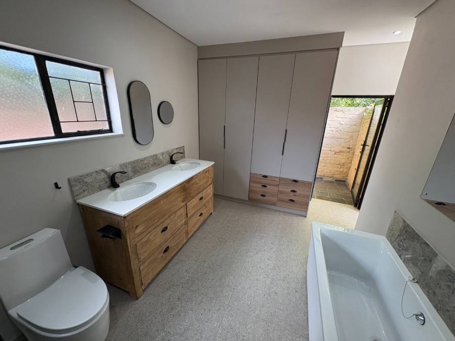 4 Bedroom Property for Sale in Garsfontein Gauteng