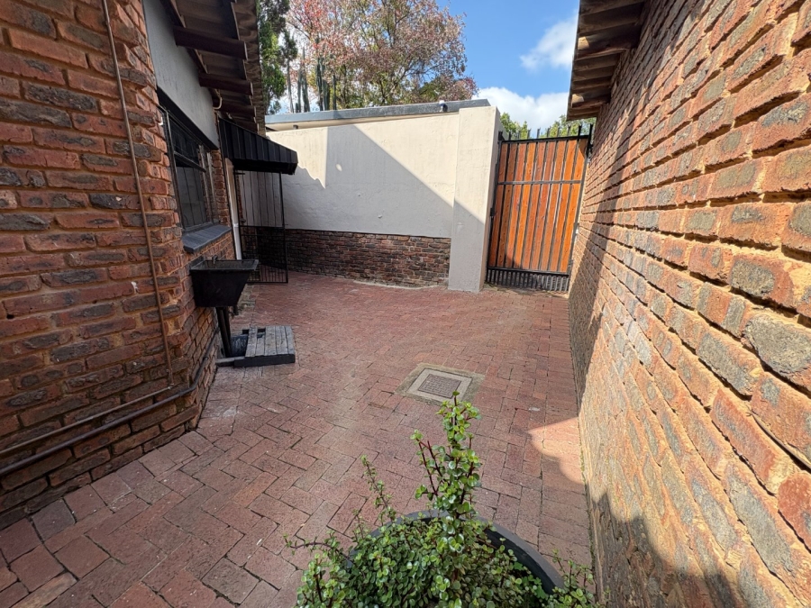 4 Bedroom Property for Sale in Garsfontein Gauteng