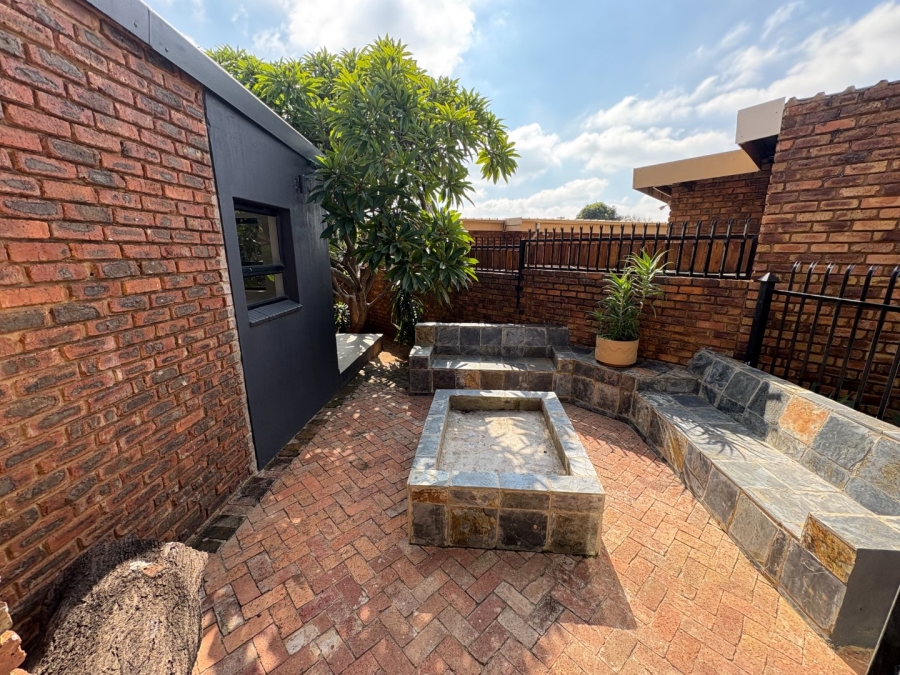 4 Bedroom Property for Sale in Garsfontein Gauteng