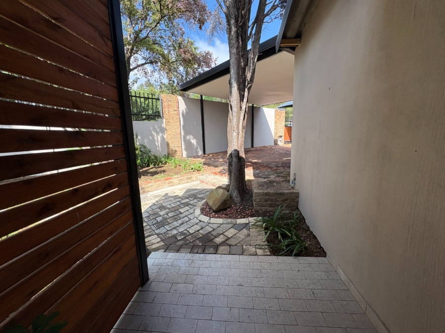 4 Bedroom Property for Sale in Garsfontein Gauteng