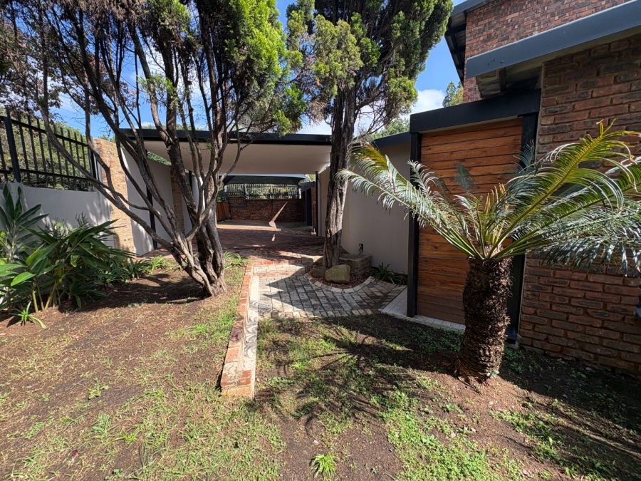 4 Bedroom Property for Sale in Garsfontein Gauteng