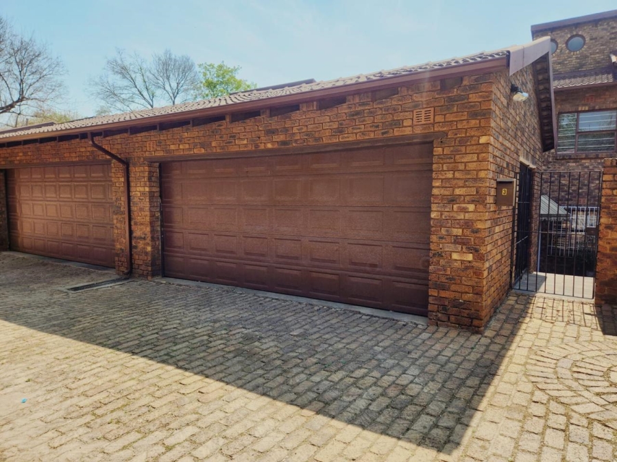 To Let 3 Bedroom Property for Rent in Robindale Gauteng