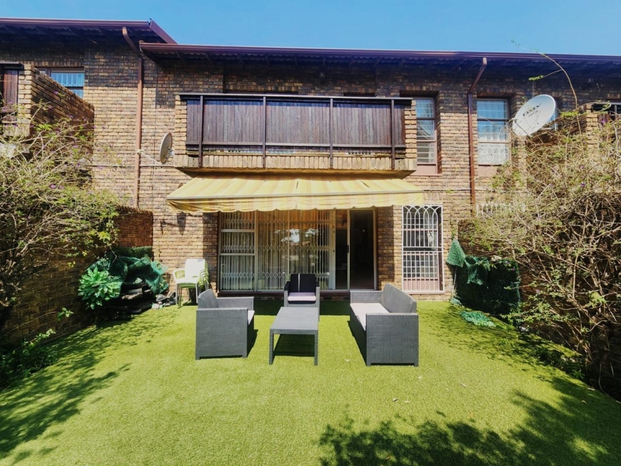 To Let 3 Bedroom Property for Rent in Robindale Gauteng