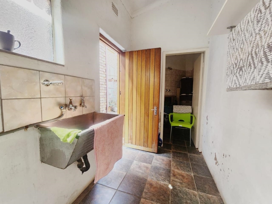 To Let 3 Bedroom Property for Rent in Robindale Gauteng